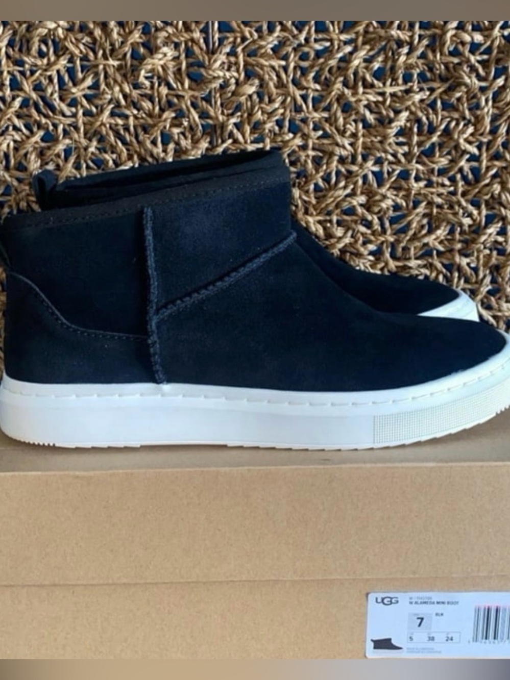 NEW UGG alameda womens sz 7 black MINI BOOTS ankle booties fur lined shoes